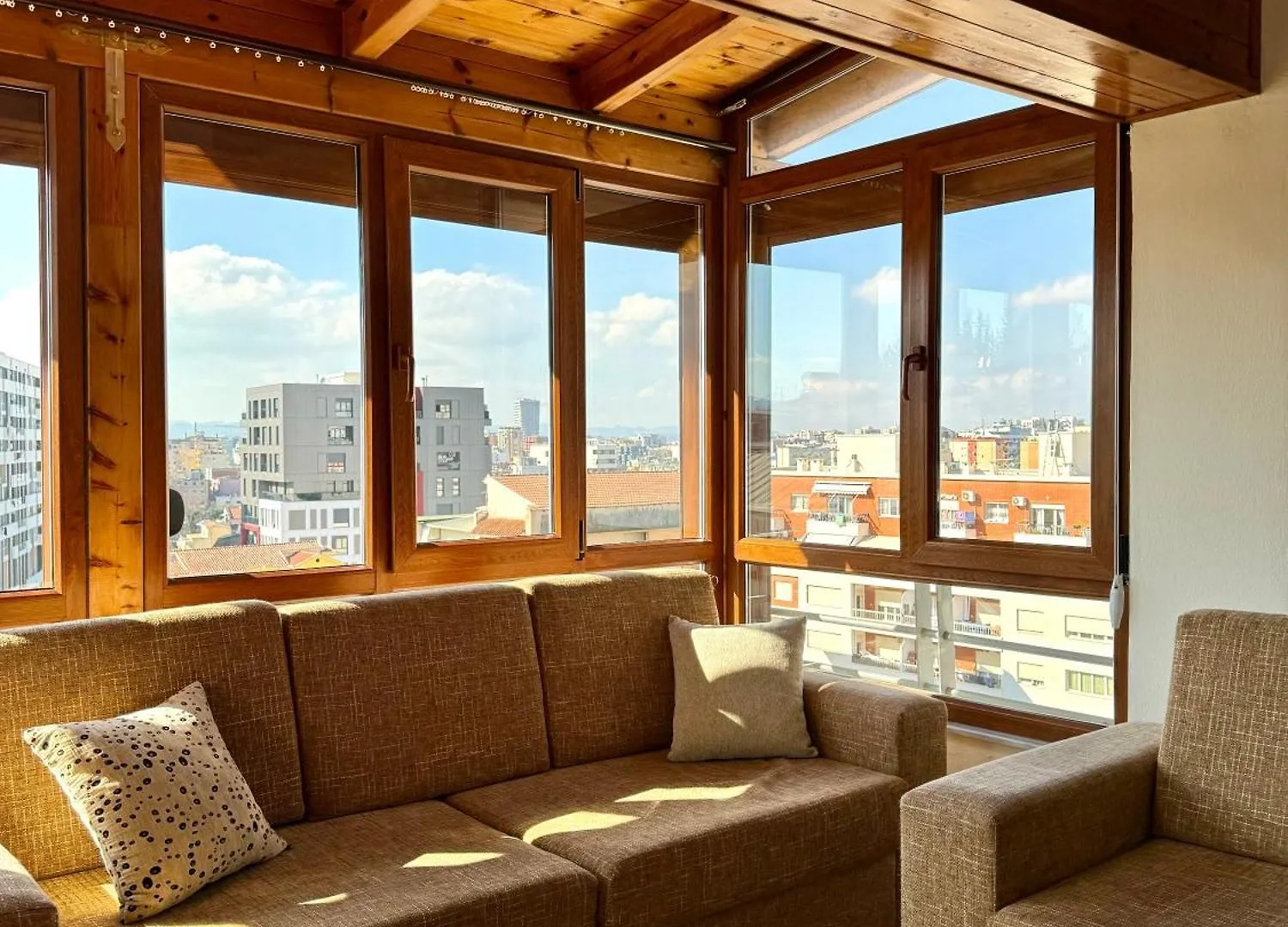 Skyview Oasis Premium Apartment Τίρανα